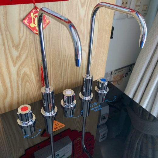 Máy lọc nước nóng lạnh Karofi KAD-D69